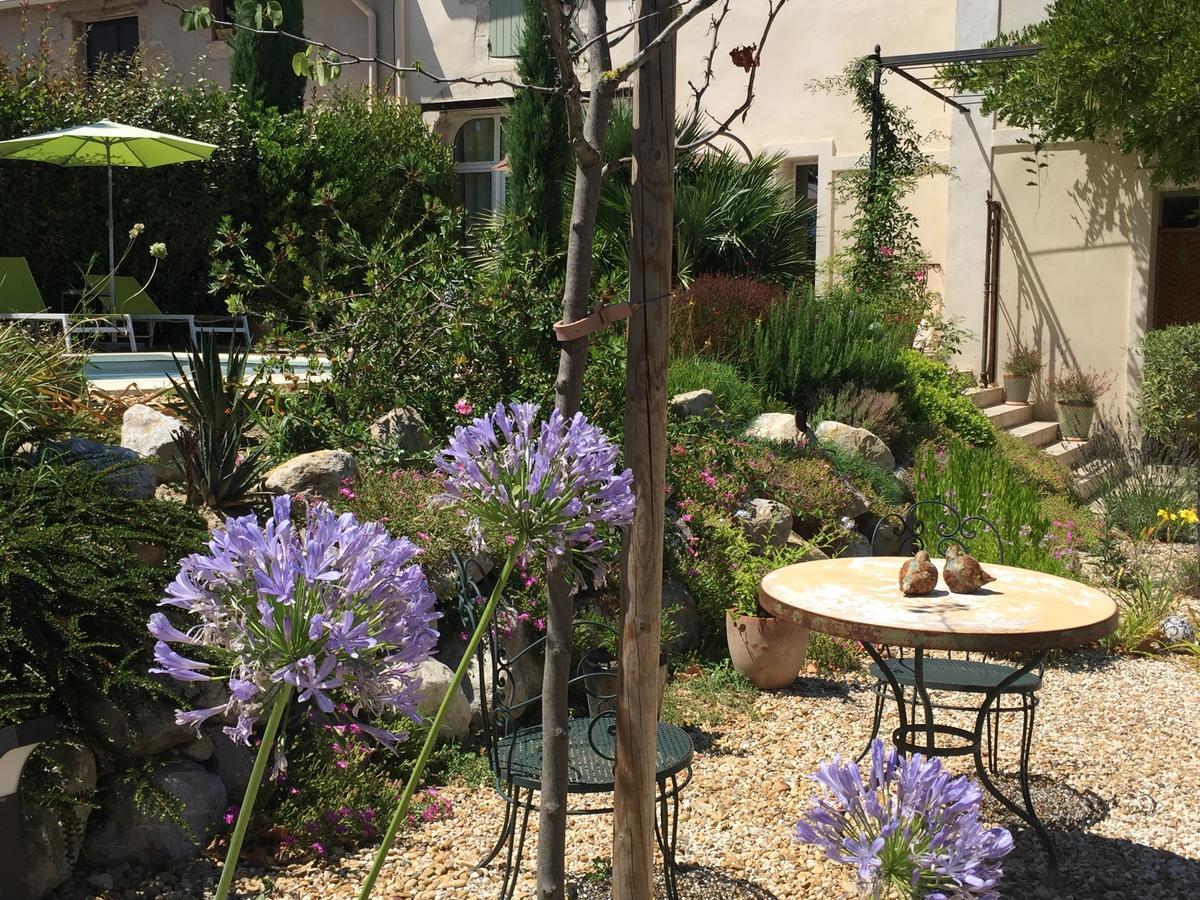 Mas De Mariette Bed & Breakfast Noves Exterior photo